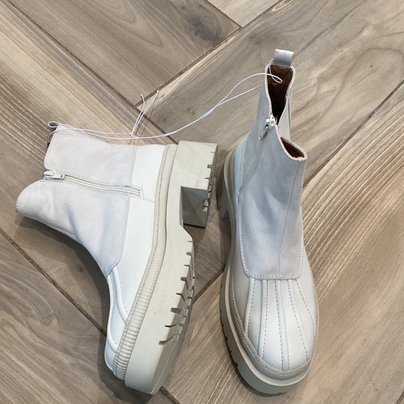 Brand new tan boots - Picture 2 of 3